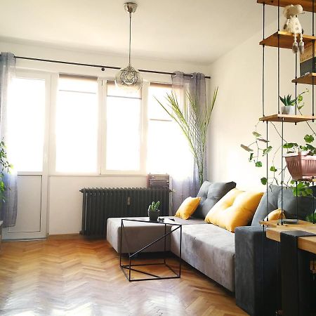 Sunny Downtown Apartment For 4 Σόφια Εξωτερικό φωτογραφία