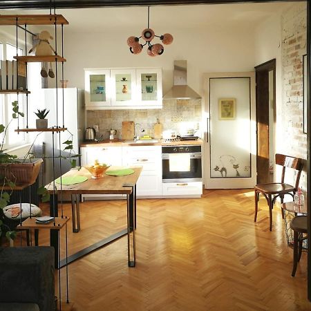 Sunny Downtown Apartment For 4 Σόφια Εξωτερικό φωτογραφία