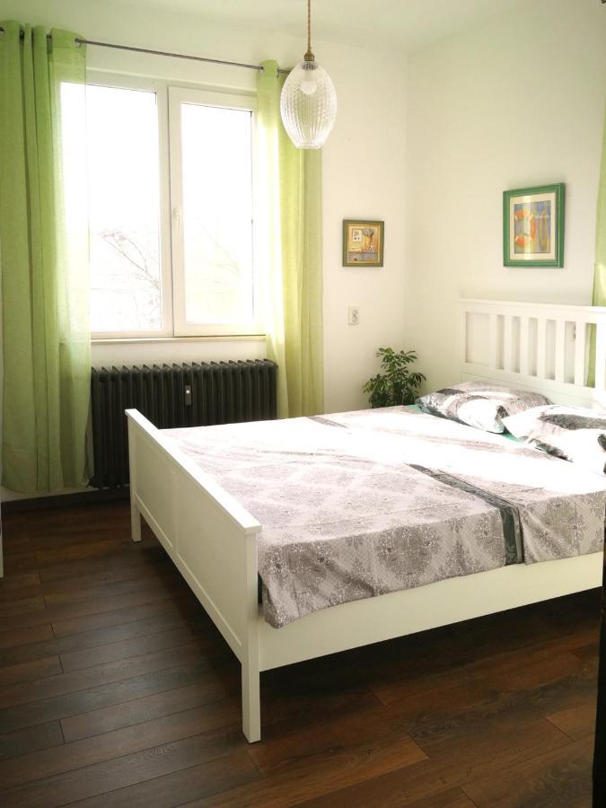 Sunny Downtown Apartment For 4 Σόφια Εξωτερικό φωτογραφία